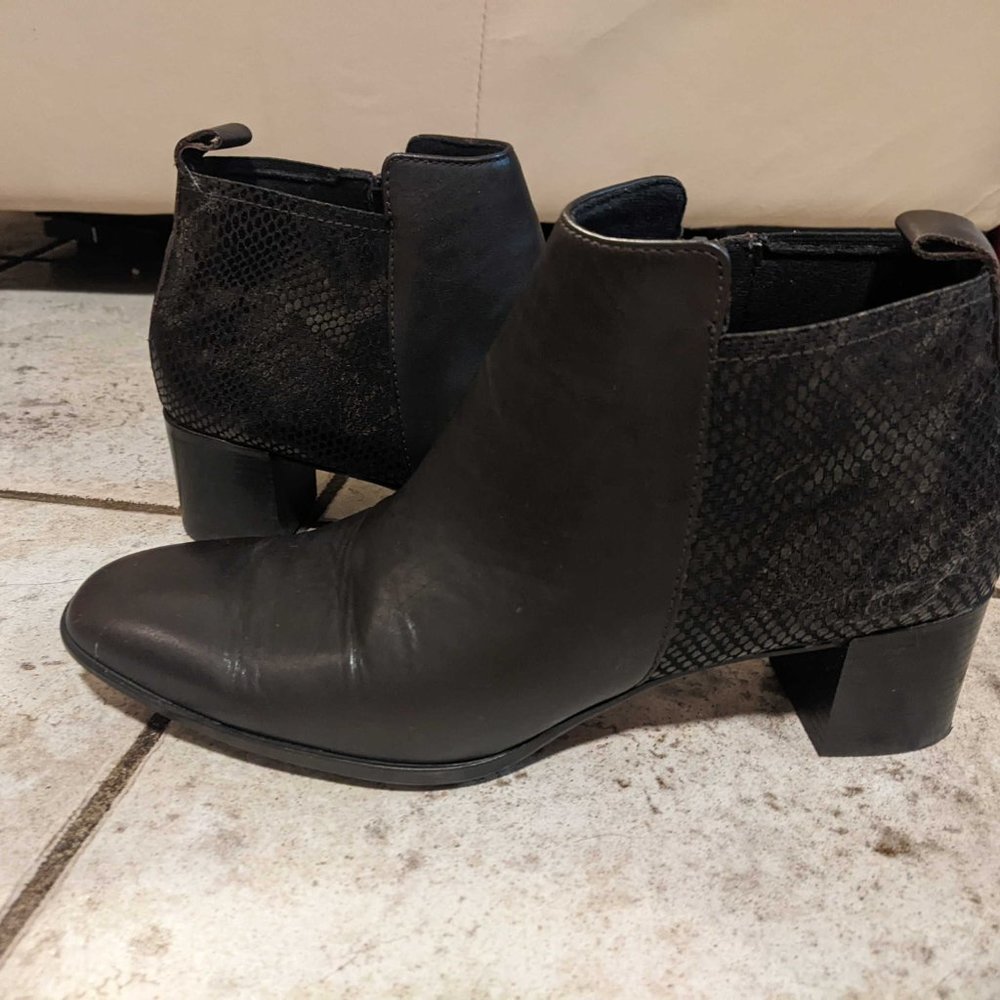 Dark brown leather booties with crocodile pattern on the back (Size 9)